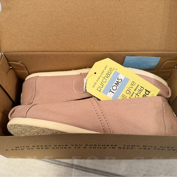 Classic TOMS Women’s size 5.5 - Light Warm Grey - Picture 1 of 6